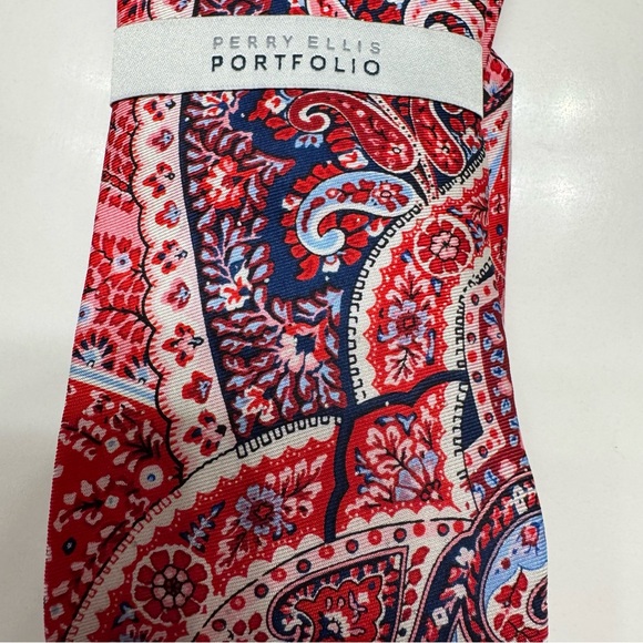 Perry Ellis 🫐 Paisley Red and Blue Men's Tie - Picture 3 of 6